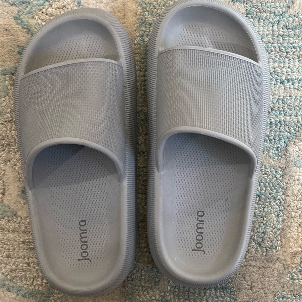Joomra Pillow Light Gray Slide Sandals 9-10 39-40 COMFORTABLE EUC